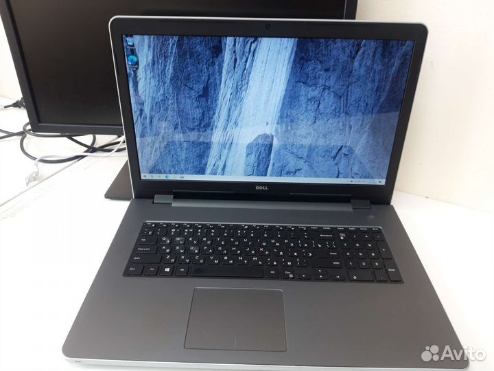 Dell 17.3 Core i3 5005u/8gb/256ssd/geforce 920m
