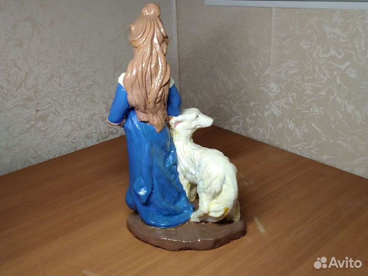 Фигурка Девушка с собакой, глина