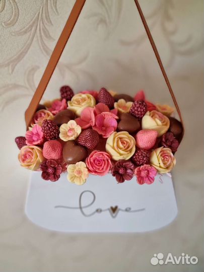 Шоколадные цветы и букеты в оригинальной упаковке