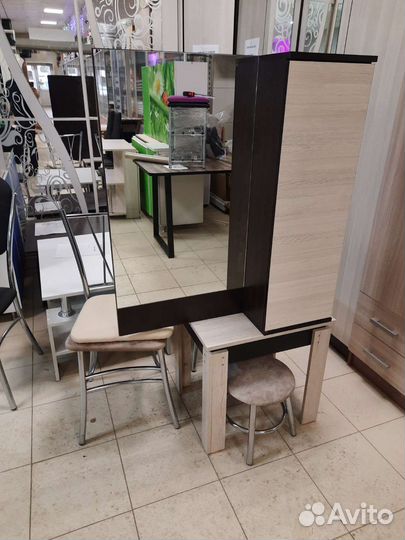 Полка с зеркалом Ника навесная