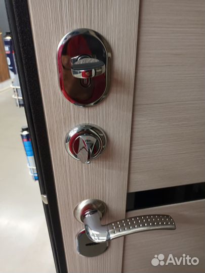 Дверь входная металлическая новая