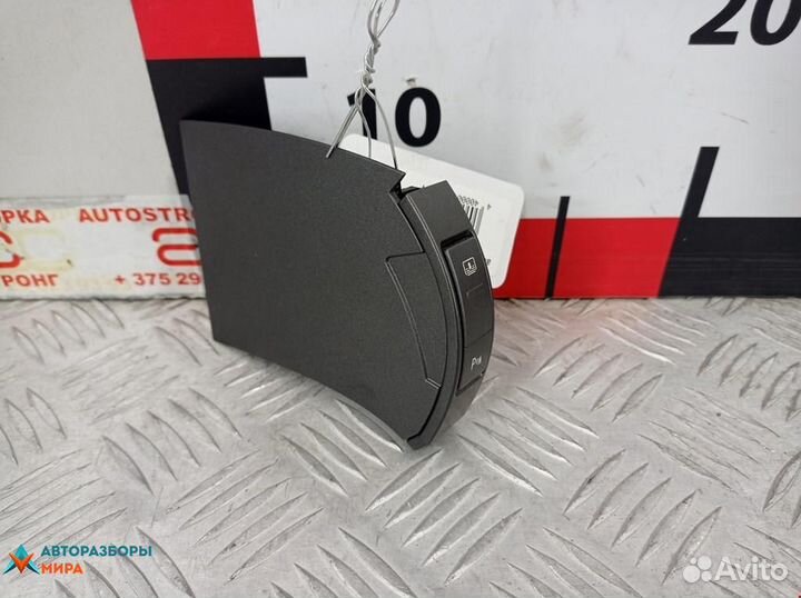 Кнопка парктроника Volkswagen Phaeton 2002