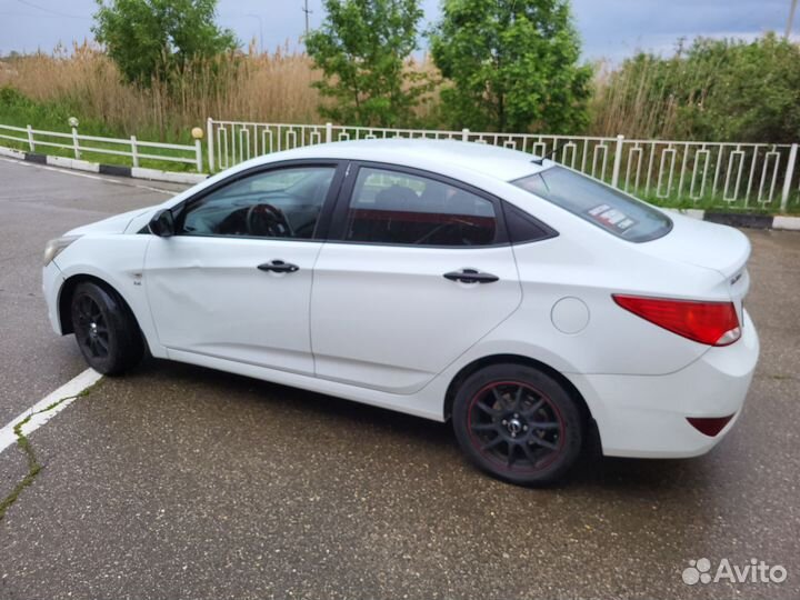 Hyundai Solaris 1.6 AT, 2014, битый, 35 000 км