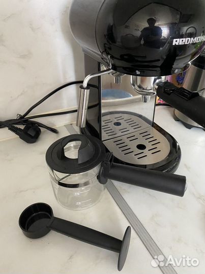 Кофеварка рожковая Redmond