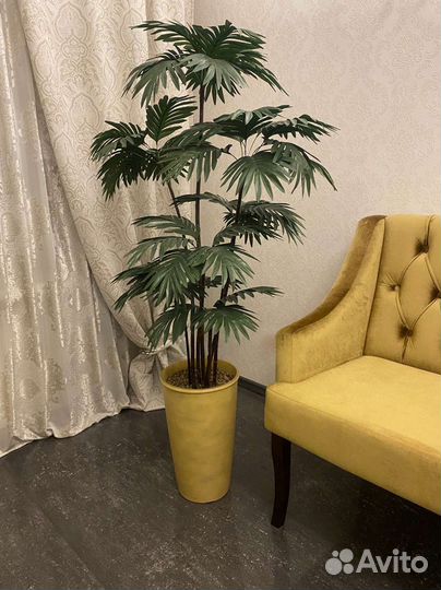 Искусственная пальма для интерьера