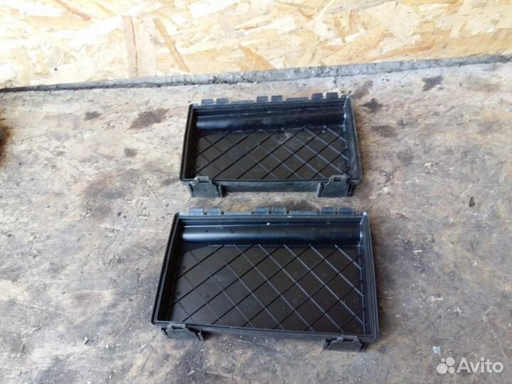 Крышка блока предохранителей Opel Astra H 2004-20