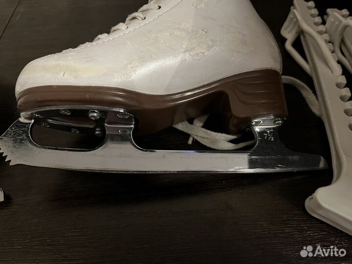 Фигурные коньки Jackson