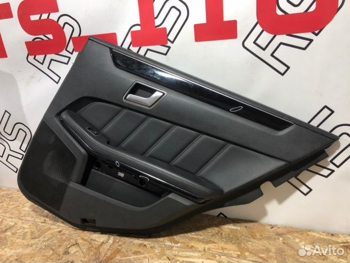 Обшивка двери задняя правая Mercedes-Benz E-Class