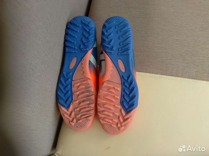 Бутсы футбольные