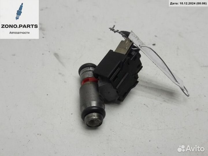 Форсунка топливная 036031c на Volkswagen Golf-4
