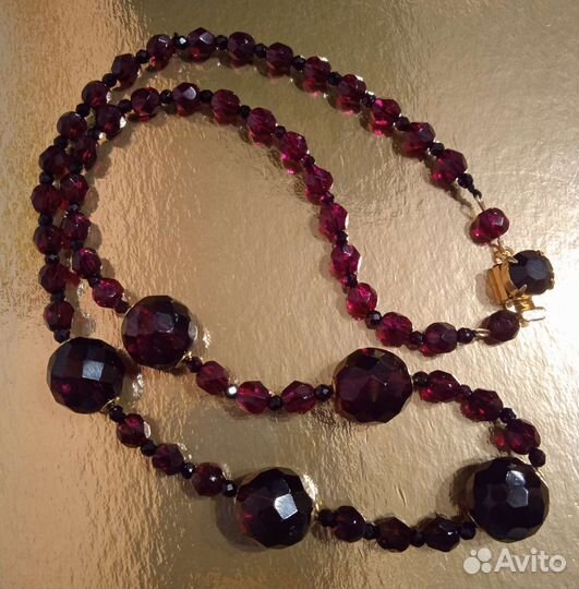 Бусы гранатовое стекло Чехословакия