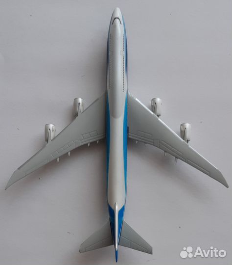 Модель самолета Boeing747-8 Intercontinental 1:500