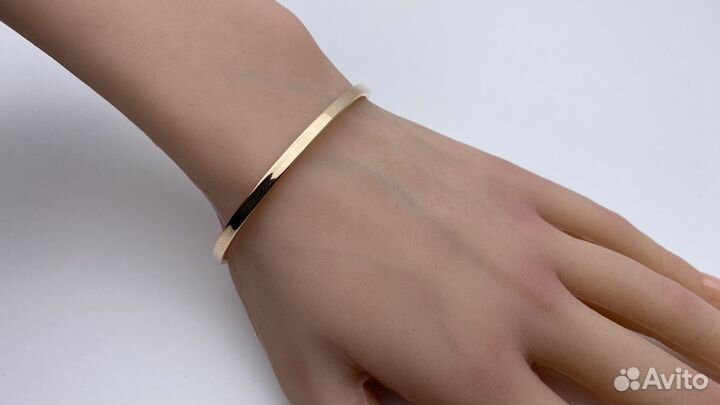 Жесткий золотой браслет 17,5