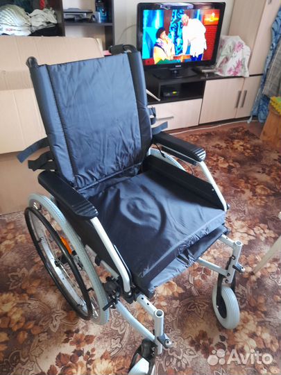 Продам новую инвалидную коляску