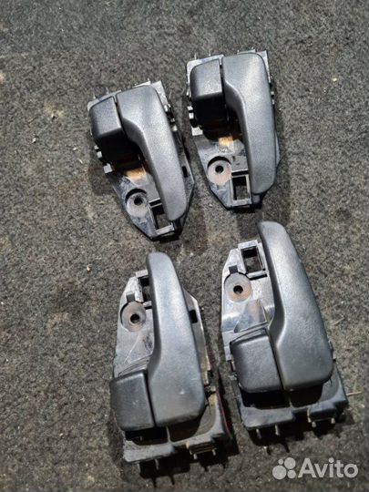 Ручка двери внутренняя Mitsubishi Lancer 9 4G18