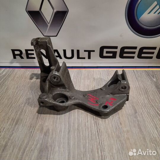 Кронштейн площадка крепление генератора Renault lo