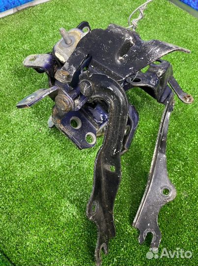 Петля капота Mazda 3 BK Z6 2009