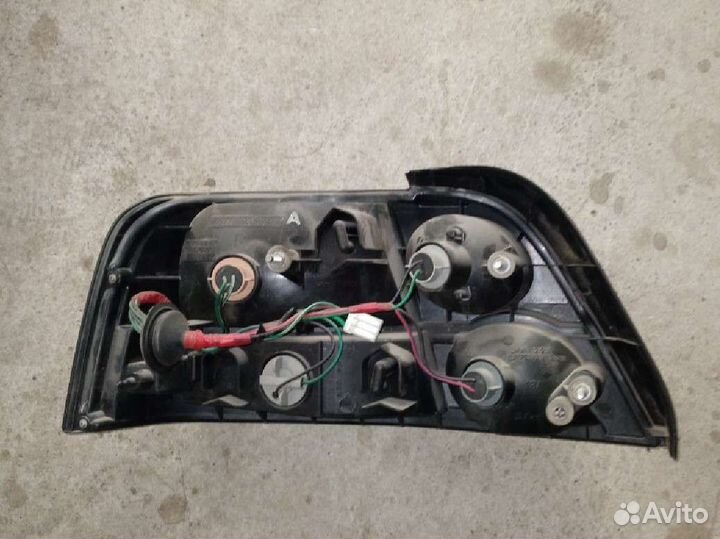 Правый фонарь Mitsubishi Galant EA 98 - 03 г. в