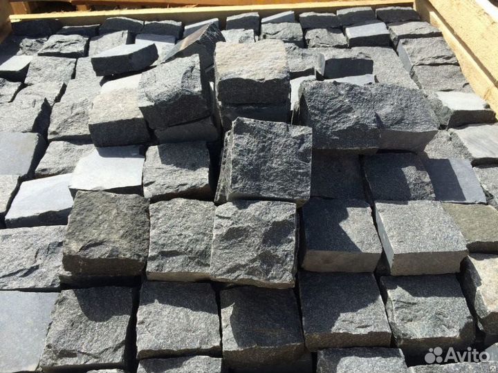 Гранитная брусчатка Габбро пиленно колотая