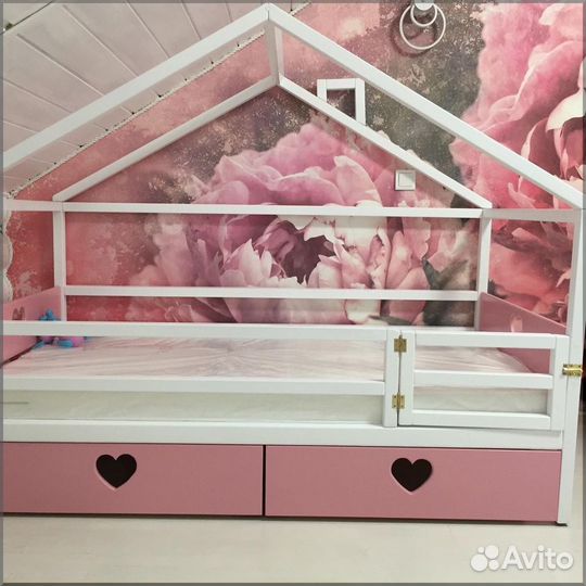 Кровать домик с ящиками