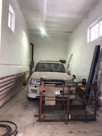 Гараж, > 30 м²