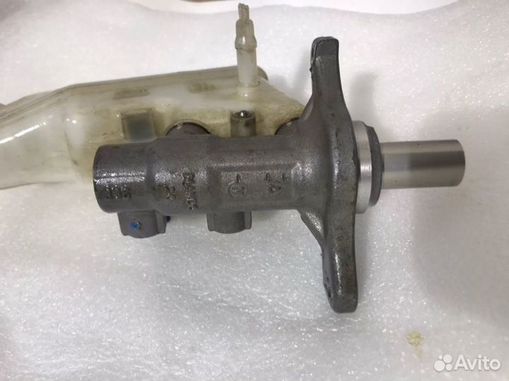 Главный тормозной цилиндр Kia Rio 4 2017