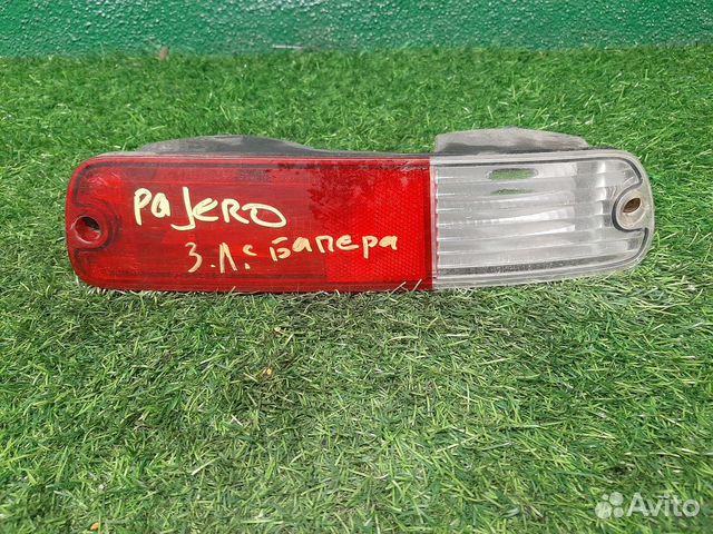 Фонарь левый в бампер на Mitsubishi Pajero V60