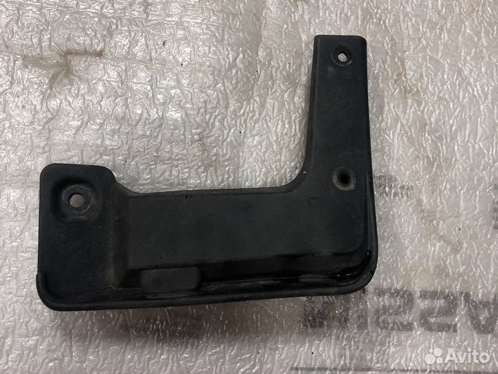 Брызговик передний левый Hyundai Elantra 6 2016