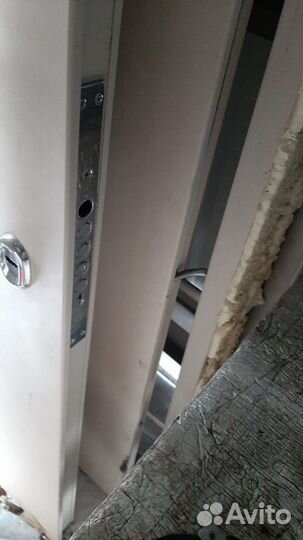 Продам входную дверь бу