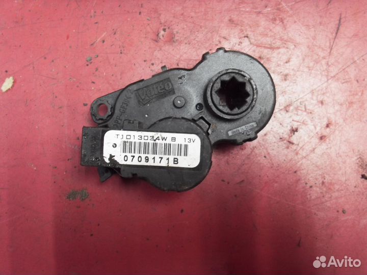 Моторчик заслонки отопителя 8450039724 Vesta Cross