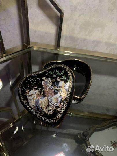 Керомическая шкатулка с позолотой