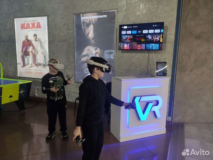 VR очки и стойка