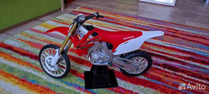 Модель мотоцикла honda CRF 450R 1:6