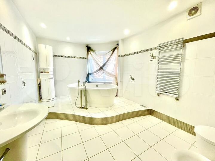 4-к. квартира, 184 м², 5/10 эт.