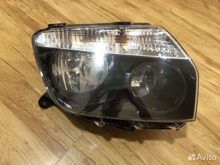 Фара правая Renault Duster 1