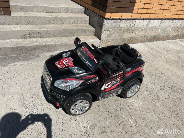 Детский электромобиль