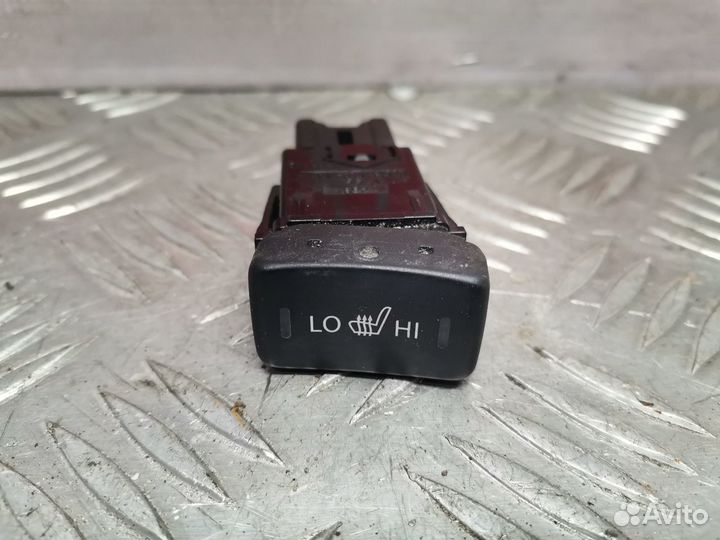 Кнопка подогрева сидений Suzuki SX4 S Cross