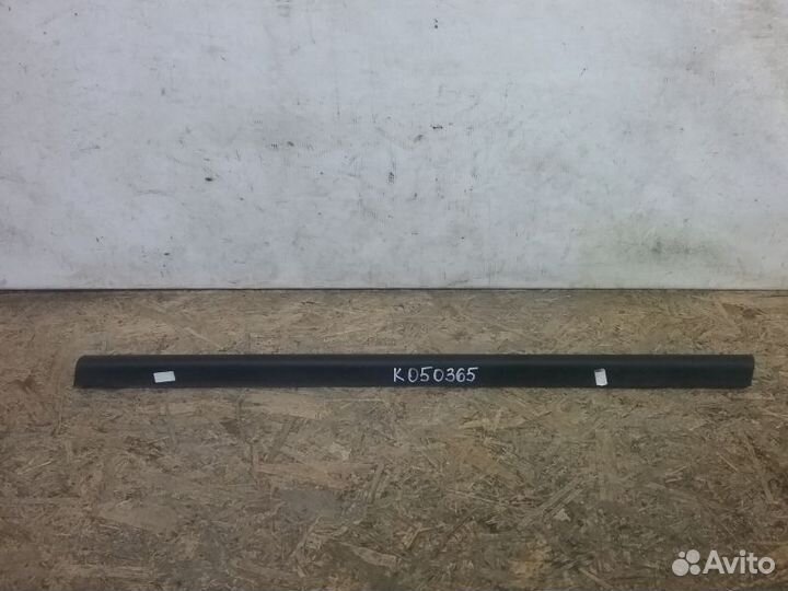 Накладка двери передней правой Mazda CX-7