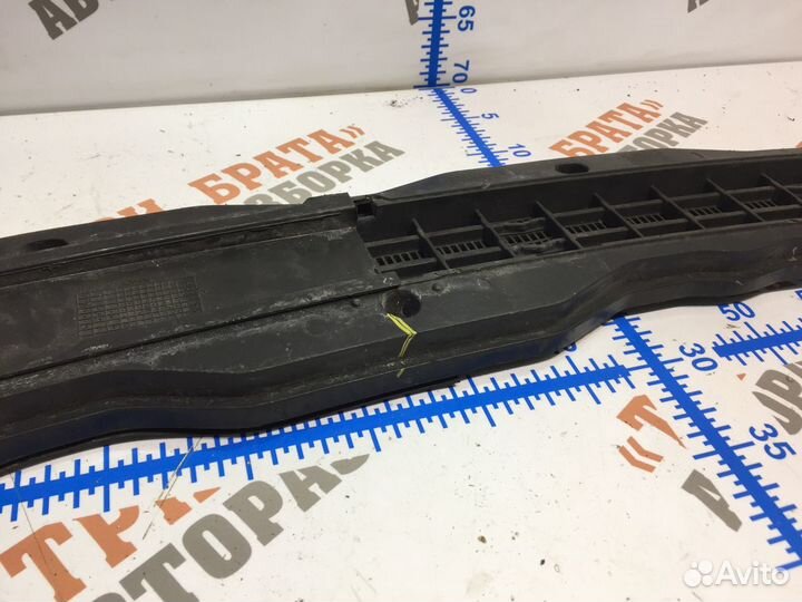 Мерседес E-Класс Решетка в капот