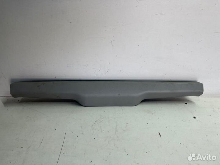 Накладка багажника задняя Toyota Land Cruiser 200