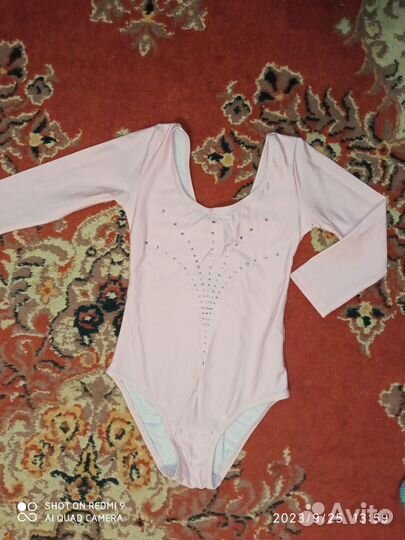 Костюм гимнастический и чешки полупальцы