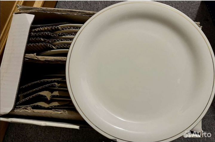 Тарелки фарфоровые 