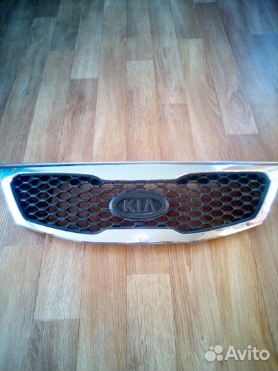 Продаю решотку радиатора оригинал киа соренто