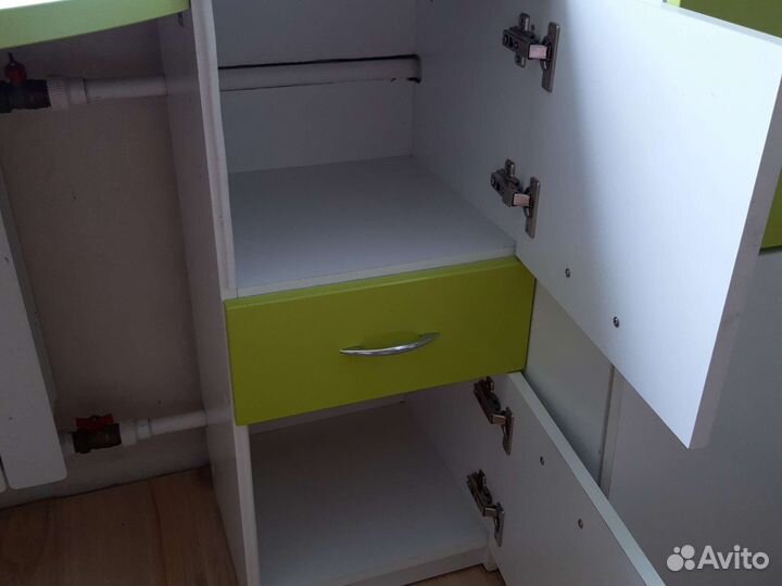 Стол письменный для школьника