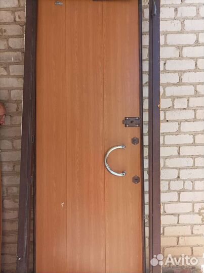 Металлическая дверь бу