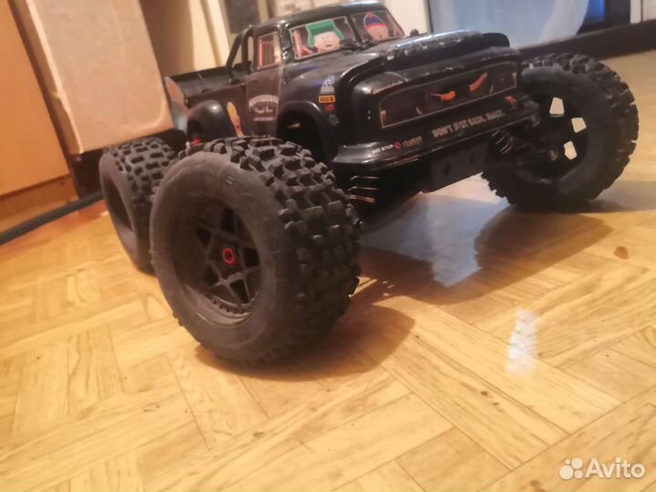 Радиоуправляемая модель 1 8 Arrma notorious 6s