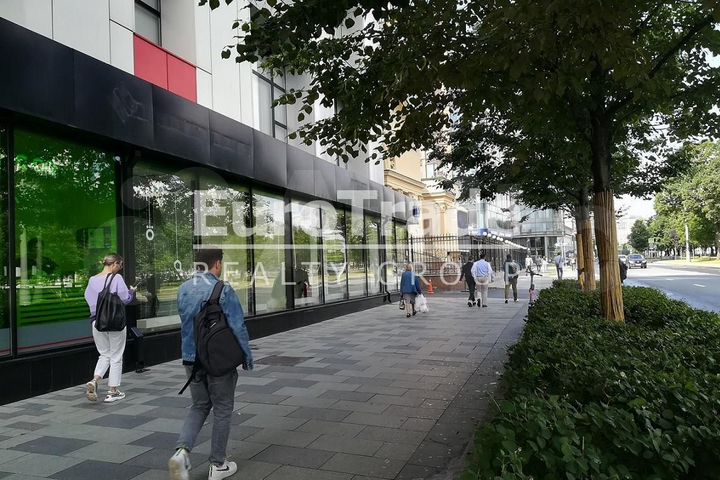 Сдам торговое помещение, 368 м²