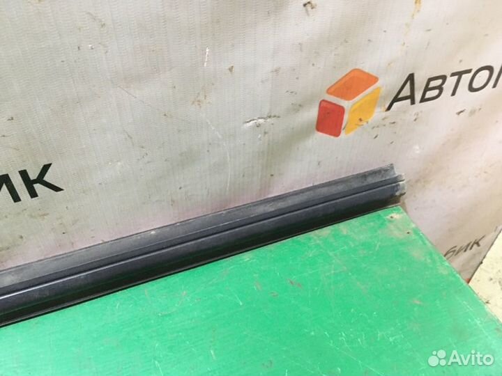 Уплотнитель стекла двери передний левый Ford Focus