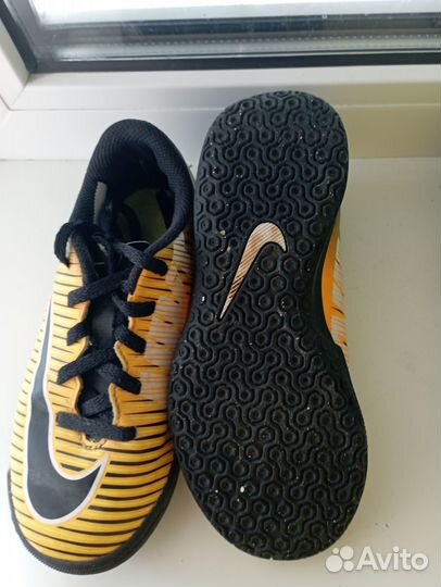 Футбольные бутсы nike детские