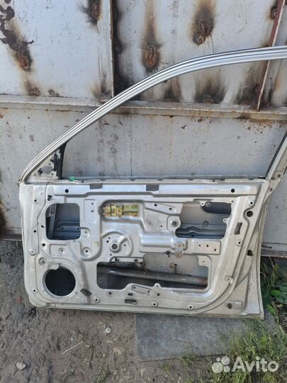 Передняя правая дверь Kia Spectra
